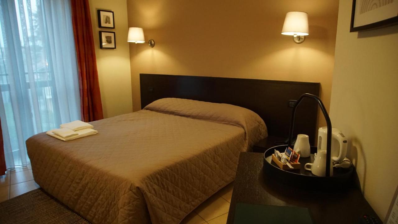 Hotel Del Corso Borgomanero Kültér fotó