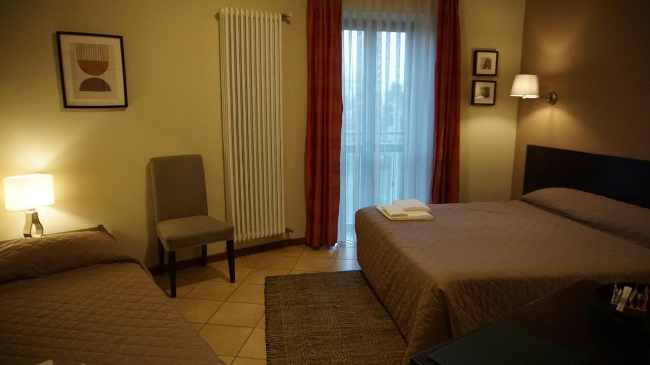 Hotel Del Corso Borgomanero Kültér fotó